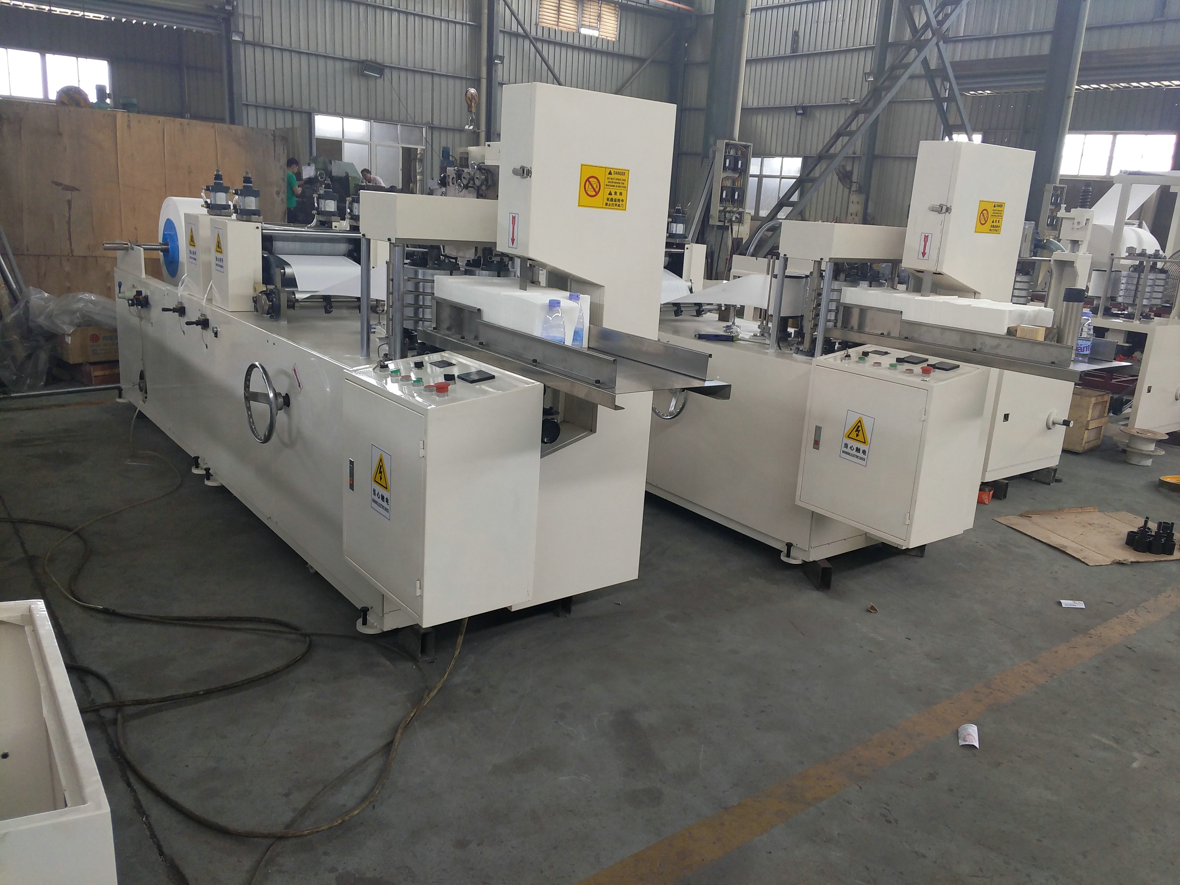Fully automatic high performance napkin paper quarter folding machine